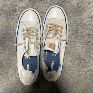 Converse shoreline. Size 11. In good condition